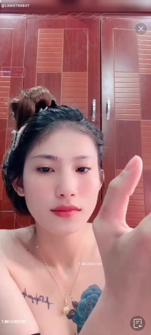 Lâu rồi mới đăng lại clip em Huỳnh Bảo Trân khoe lồn.